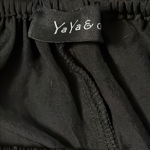 Yaya & co Black Off-Shoulder crop top Blouse, elastic cuffs, size small - Picture 2 of 8